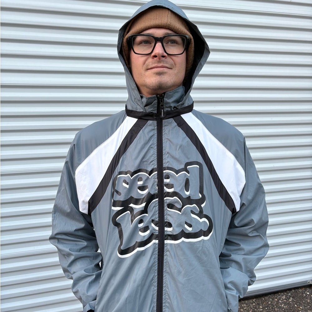 Seedless vintage windbreaker